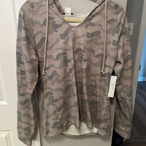 NWT 2 Piece Venus camo short set